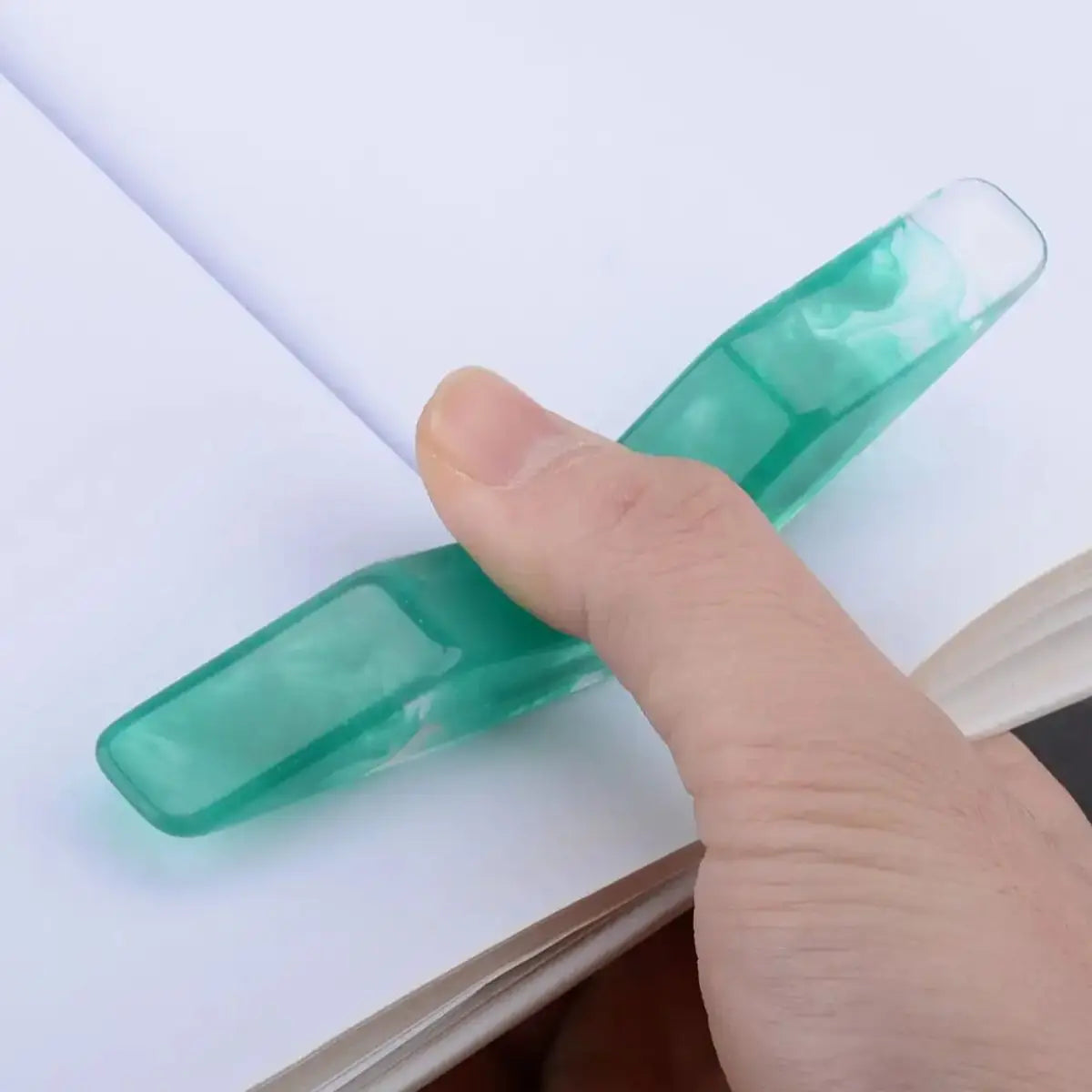 Arc Resin Thumb Bookmark for One-Hand Reading