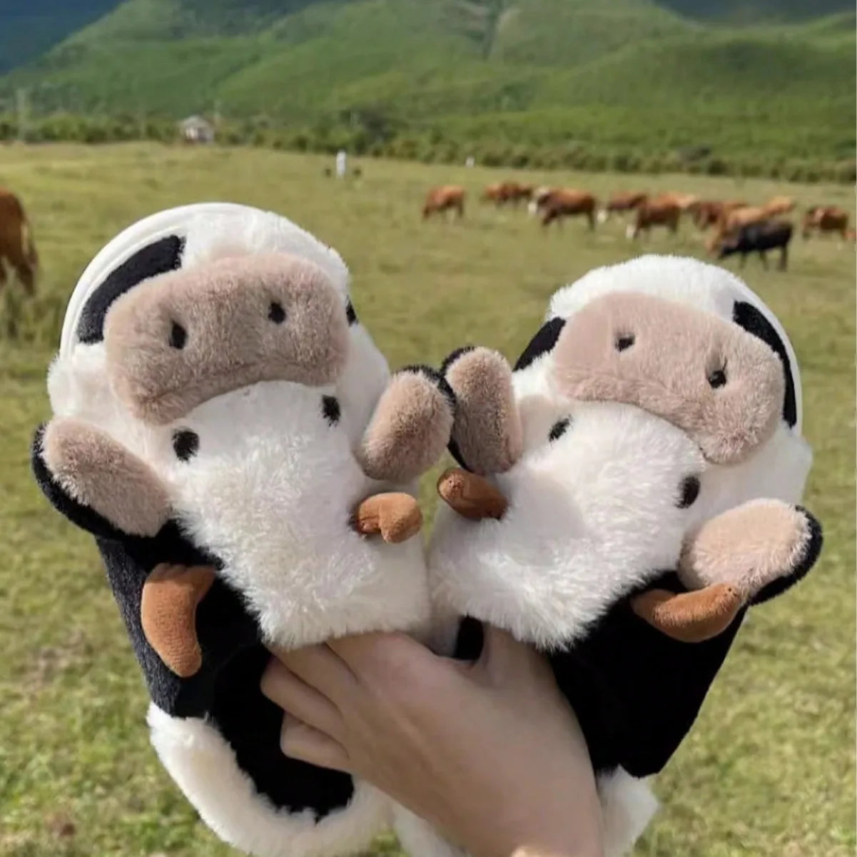 New winter neutral cartoon cow warm plush slippers for couples, indoor anti slip home slippers for men and women, home cotton sh