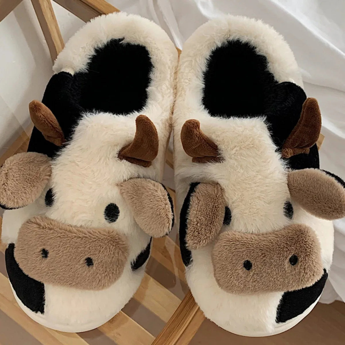 New winter neutral cartoon cow warm plush slippers for couples, indoor anti slip home slippers for men and women, home cotton sh